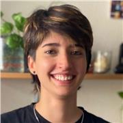 Profesor de programación apto para adolescentes y adultos.